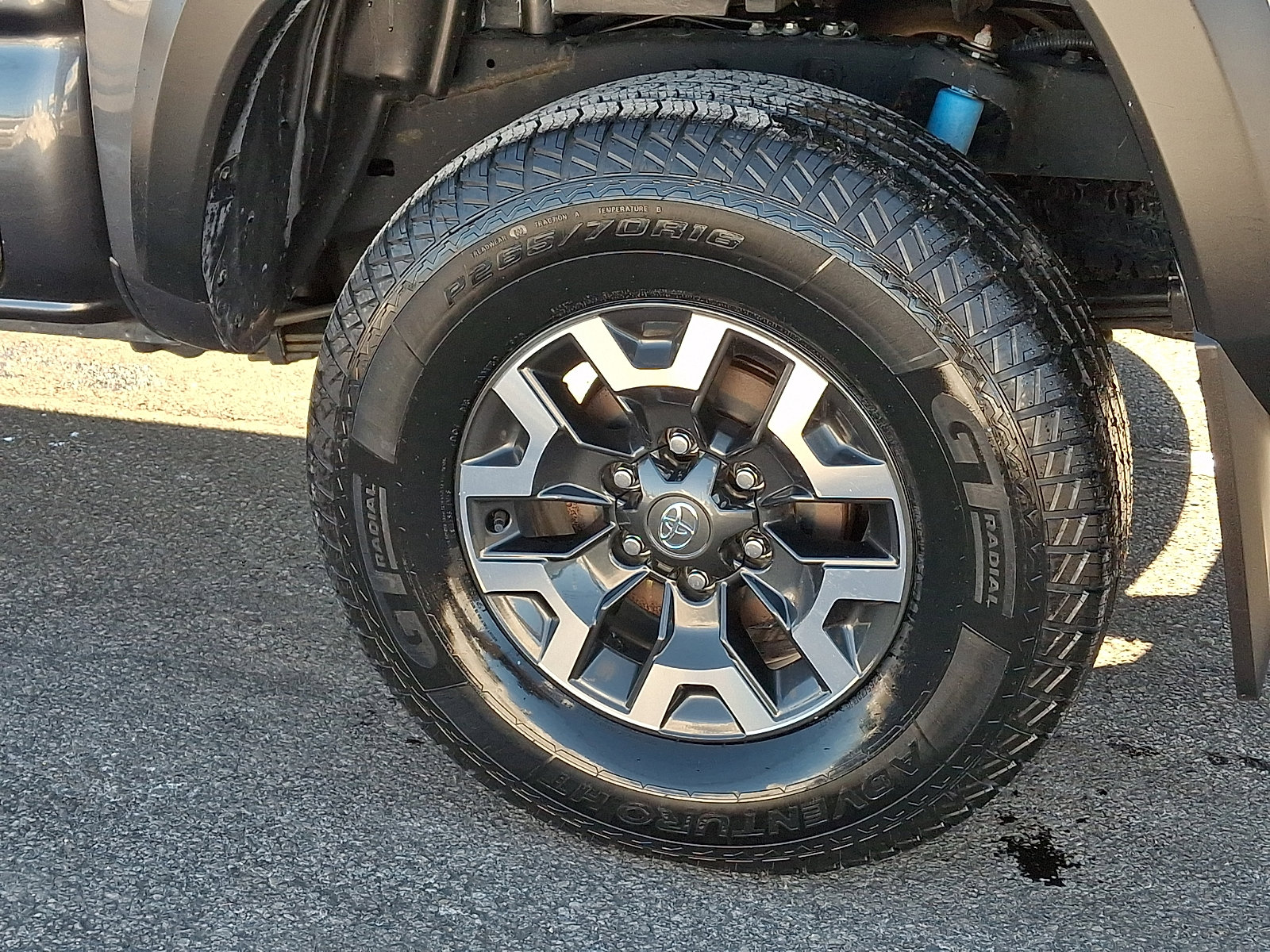 Used 2022 Toyota Tacoma TRD Off-Road image 8