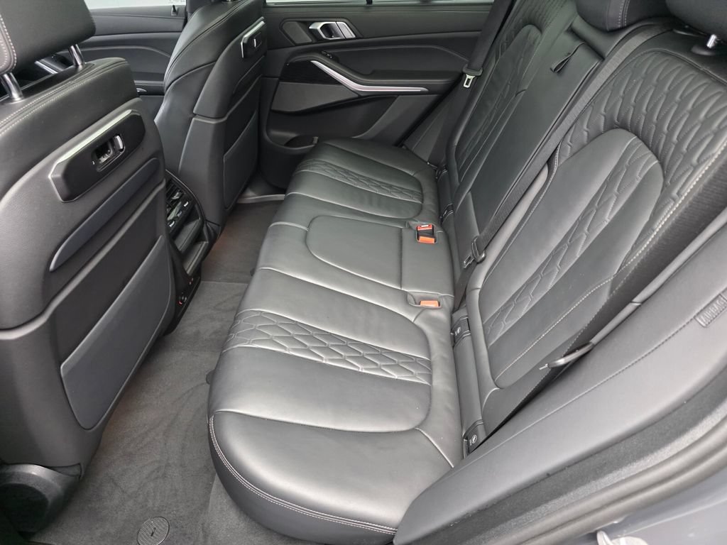 Certified 2025 BMW X5 sDrive40i w/ Executive Package RWD image 14