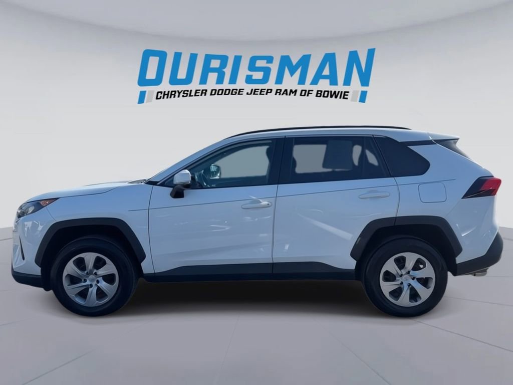 Used 2021 Toyota RAV4 LE image 3