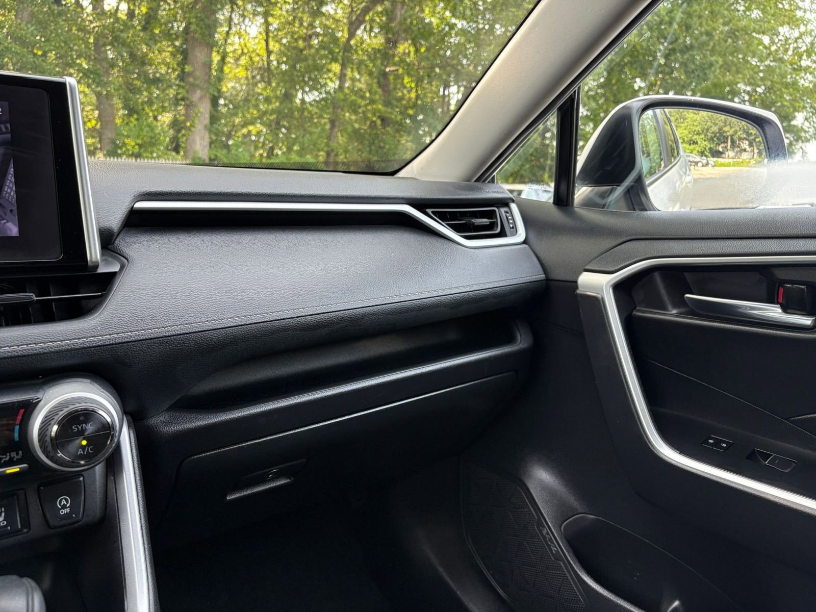 Used 2024 Toyota RAV4 XLE image 35