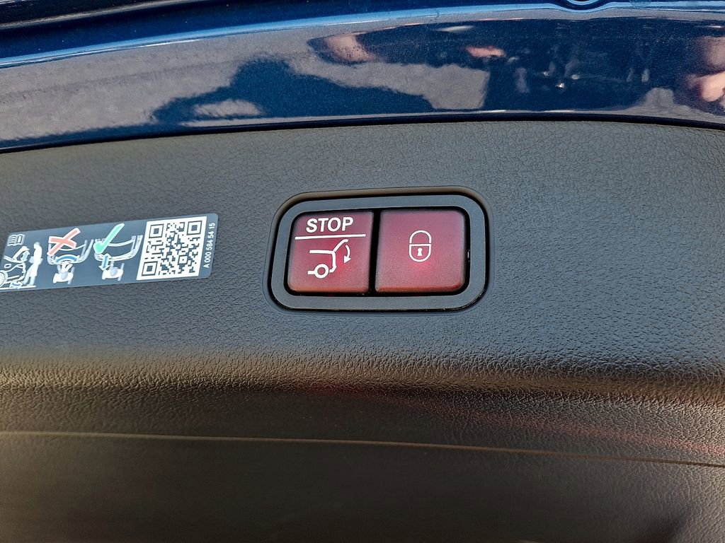 Used 2025 Mercedes-Benz GLC 300 4MATIC image 28