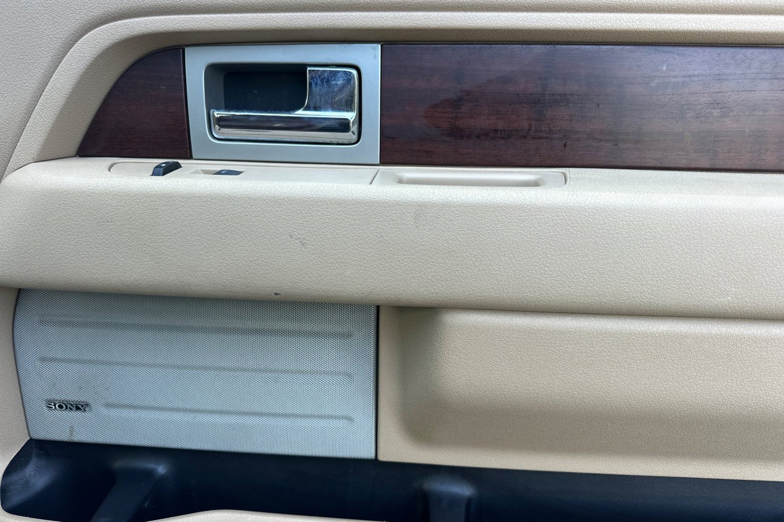 Used 2014 Ford F150 King Ranch w/ King Ranch Luxury Package AWD/4WD image 19