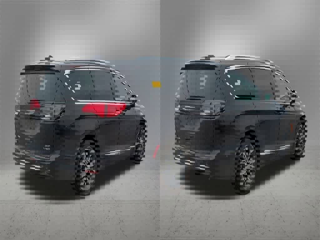 Used 2017 Chrysler Pacifica Limited image 6