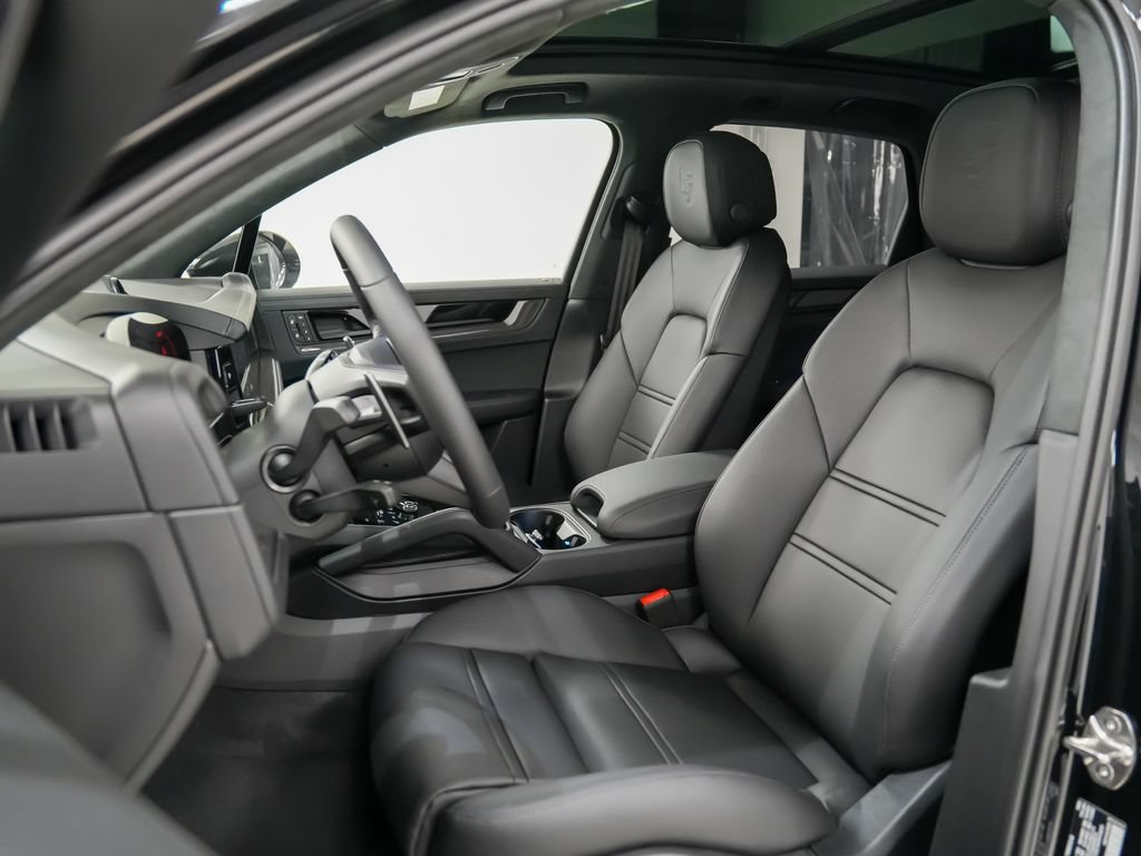 New 2026 Porsche Cayenne GTS AWD/4WD image 5