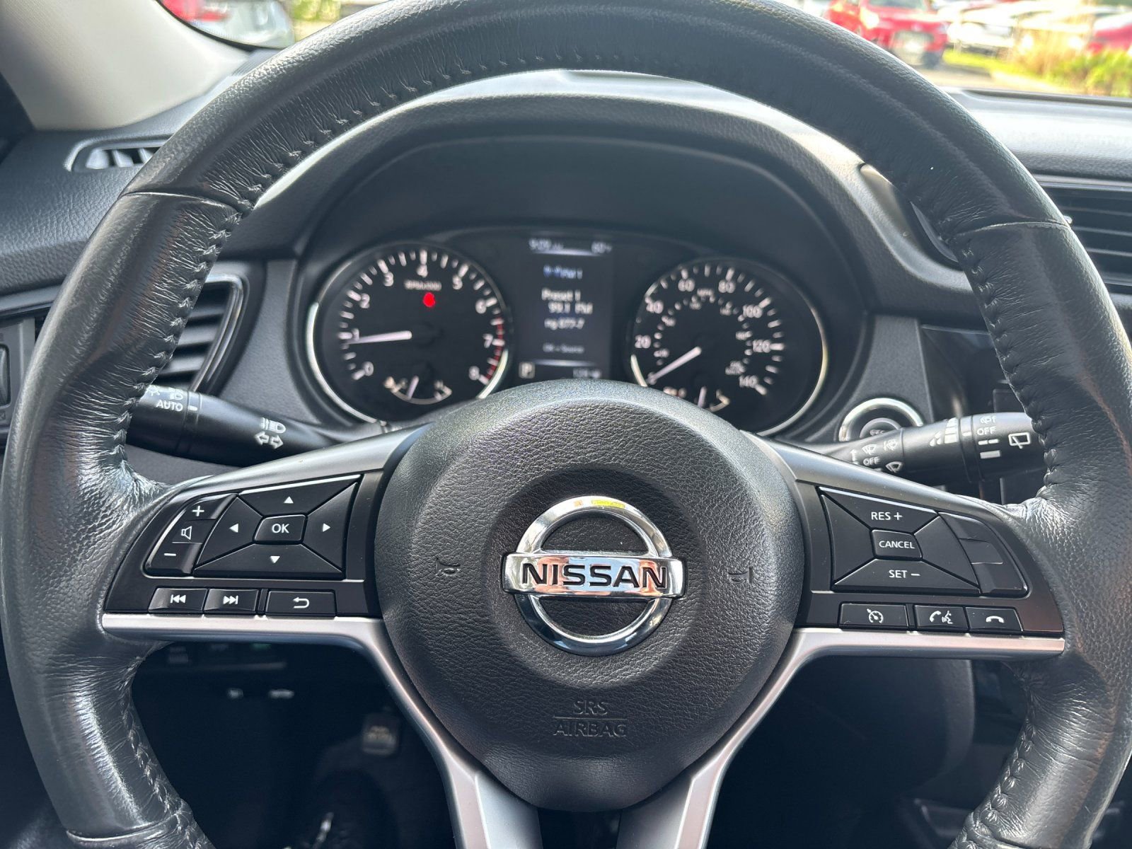 Used 2017 Nissan Rogue SV AWD/4WD image 24