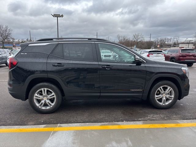 Used 2023 GMC Terrain SLE w/ Driver Convenience Package image 5