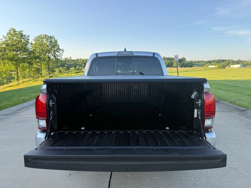 Used 2022 Toyota Tacoma SR w/ SR Convenience Package RWD image 5