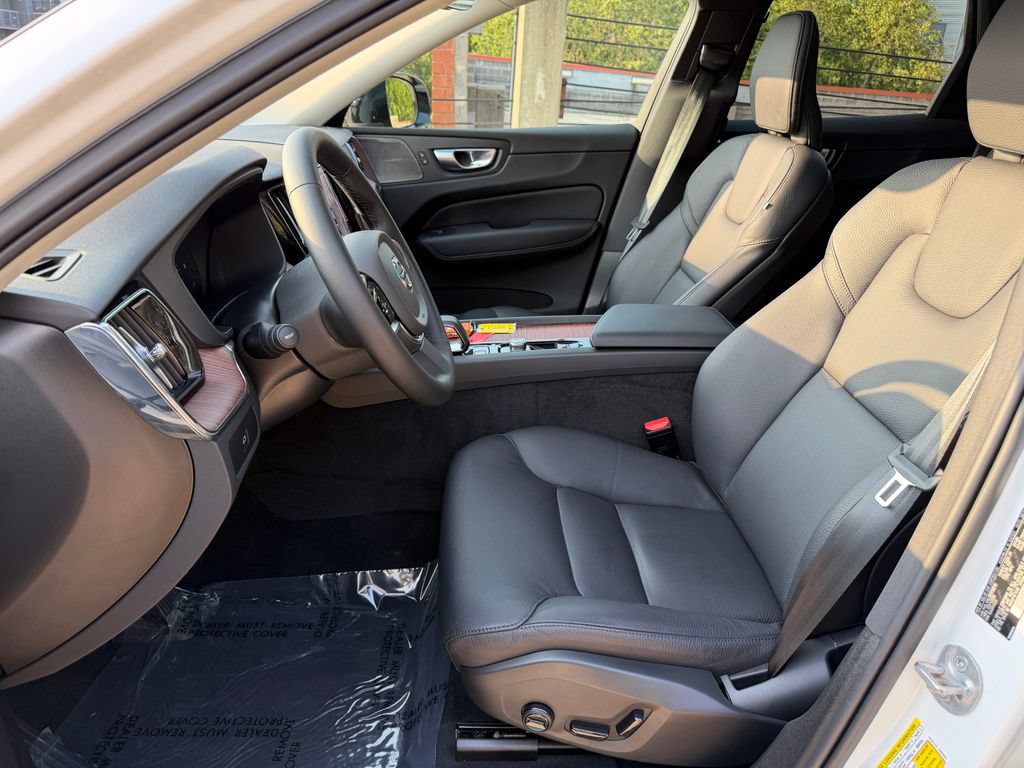 Certified 2024 Volvo XC60 B5 Plus w/ Protection Package Premier AWD/4WD image 11