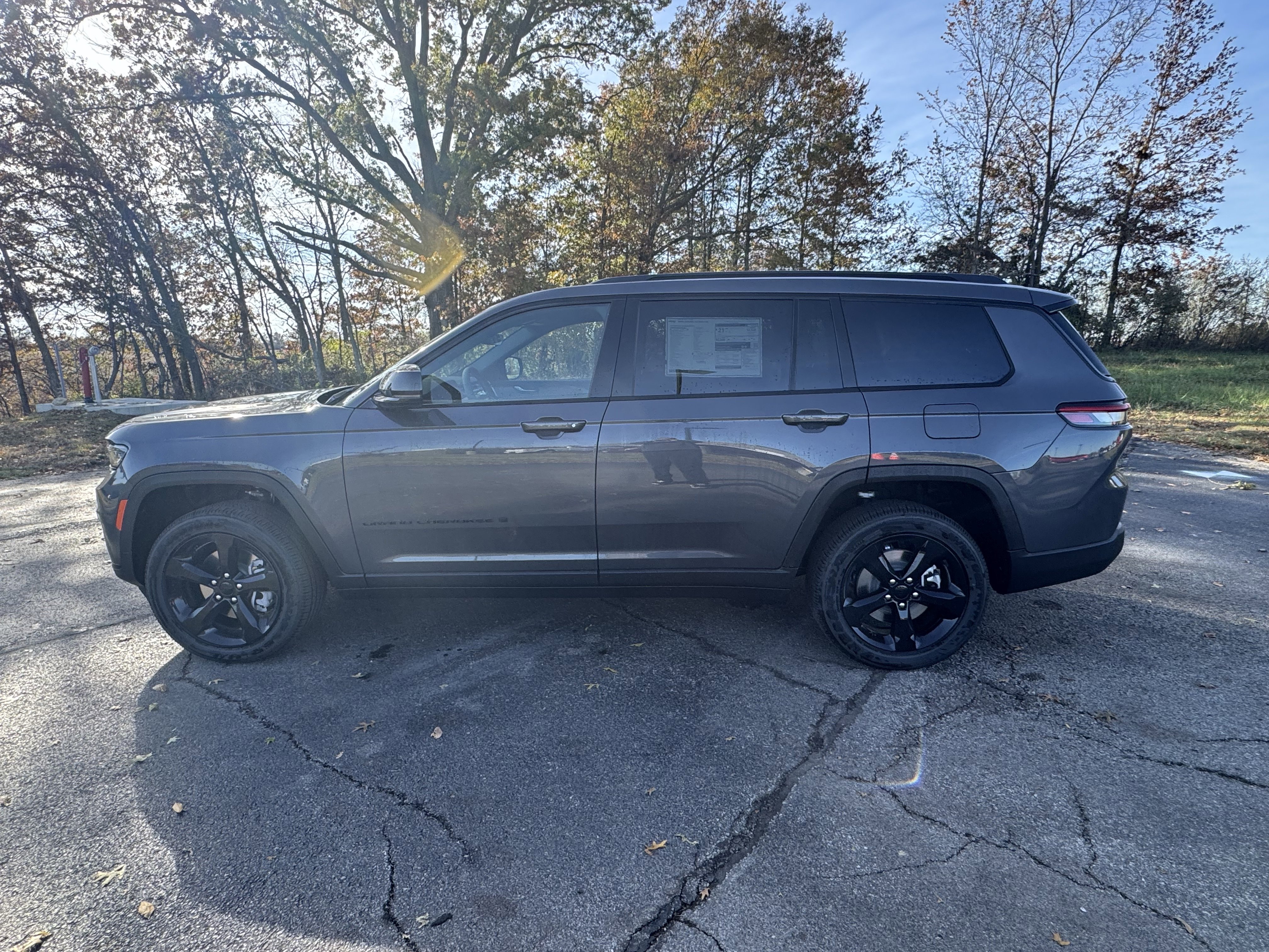 New 2025 Jeep Grand Cherokee L Altitude image 7