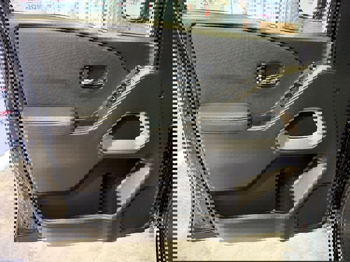 Used 2024 Nissan Frontier SV image 36