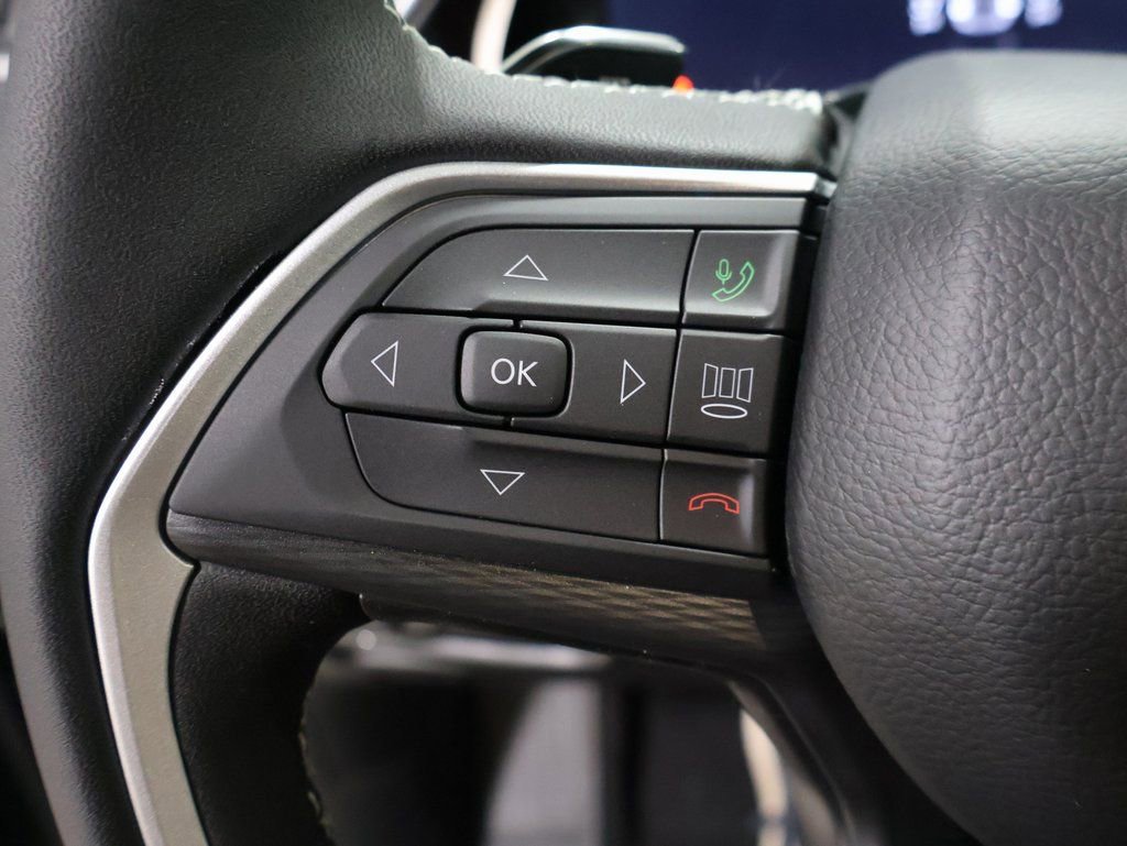 New 2025 Jeep Grand Cherokee Laredo w/ Luxury Tech Group I image 31