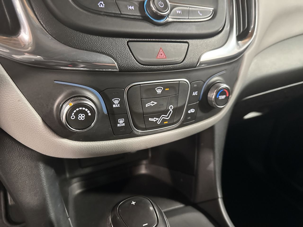 Used 2020 Chevrolet Equinox LS w/ LS Convenience Package image 24