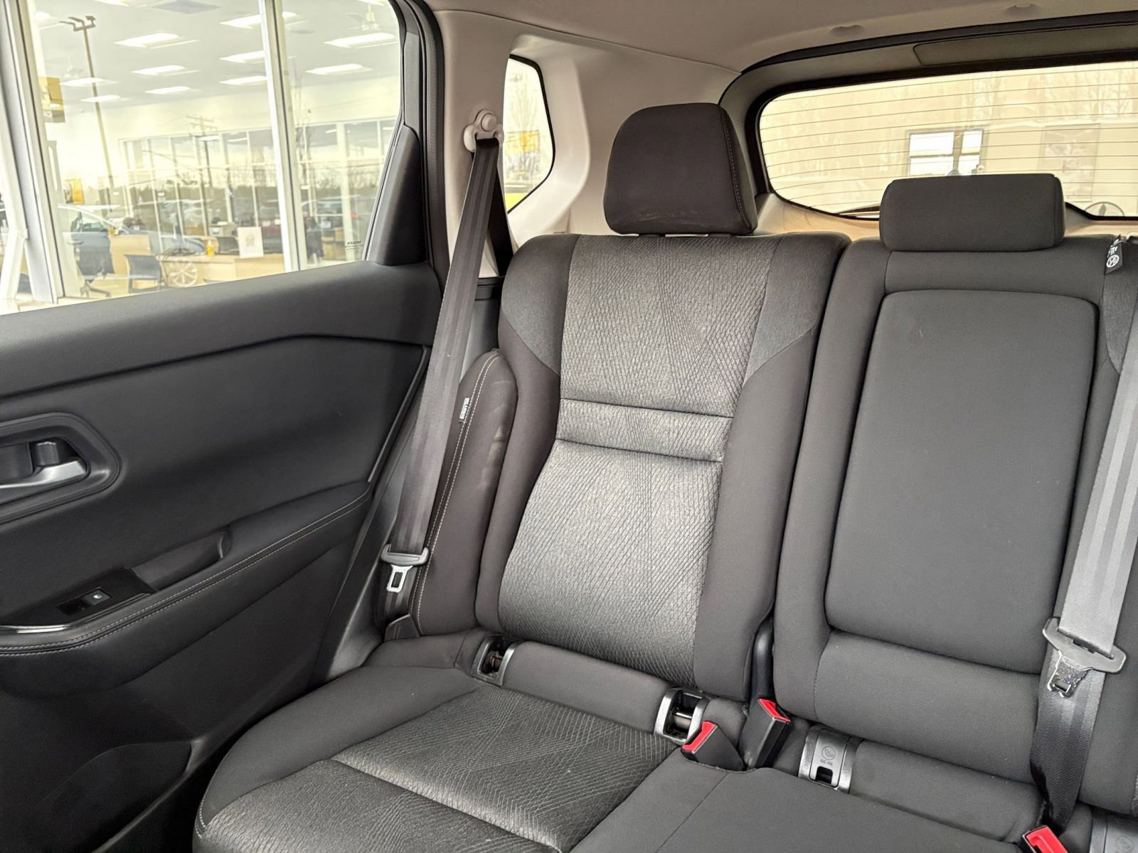 Used 2025 Nissan Rogue SV image 40