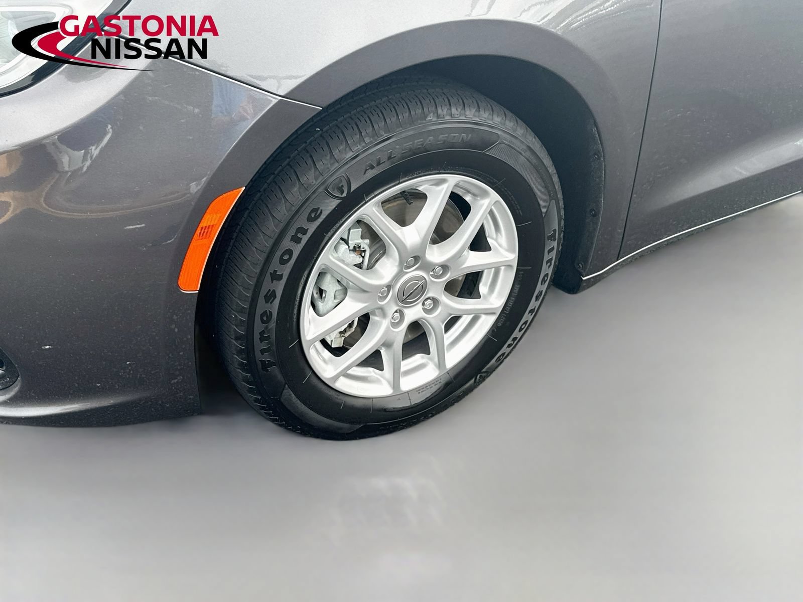 Used 2023 Chrysler Pacifica Touring-L FWD image 38