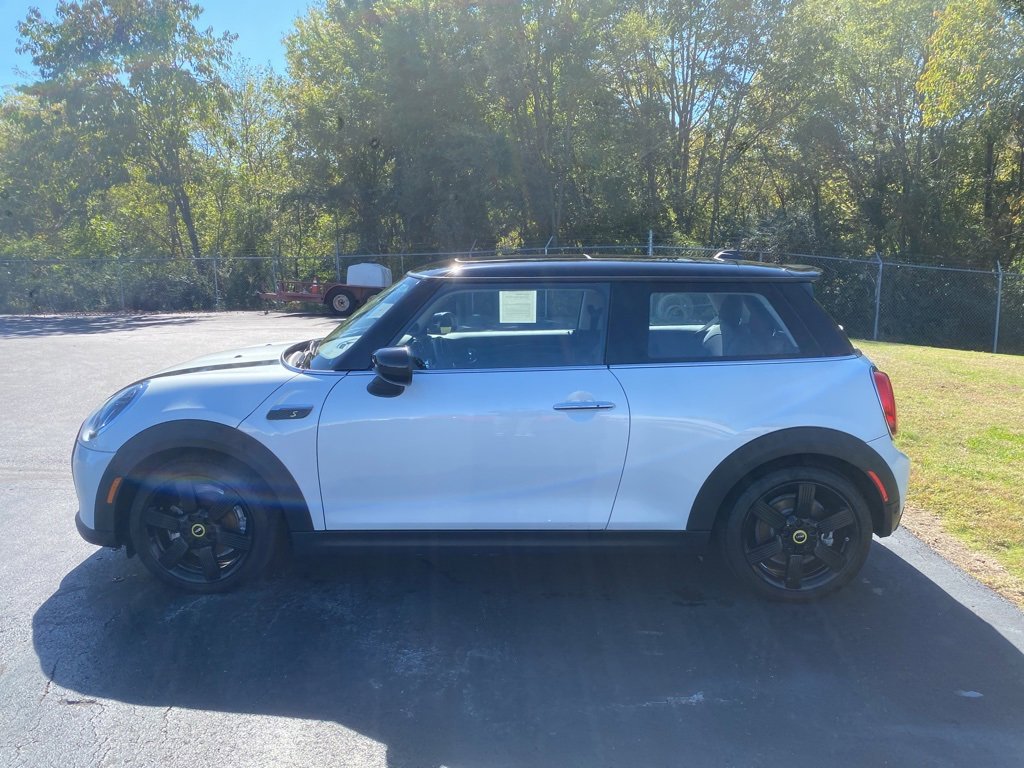 Certified 2024 MINI Cooper SE image 2