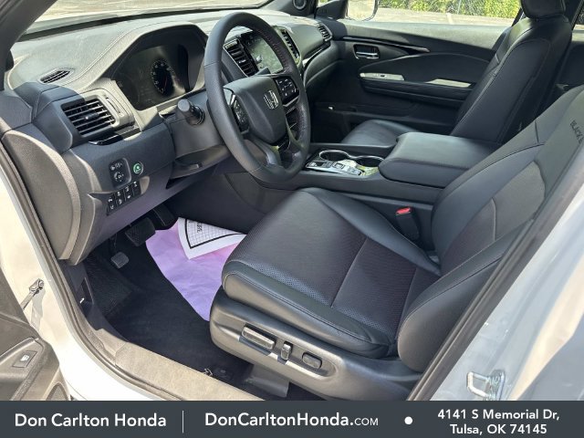 Used 2025 Honda Ridgeline Black Edition image 11