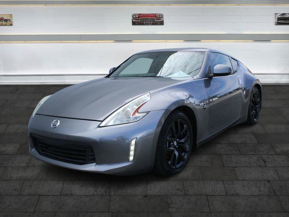 Used 2016 Nissan 370Z Coupe RWD image 3