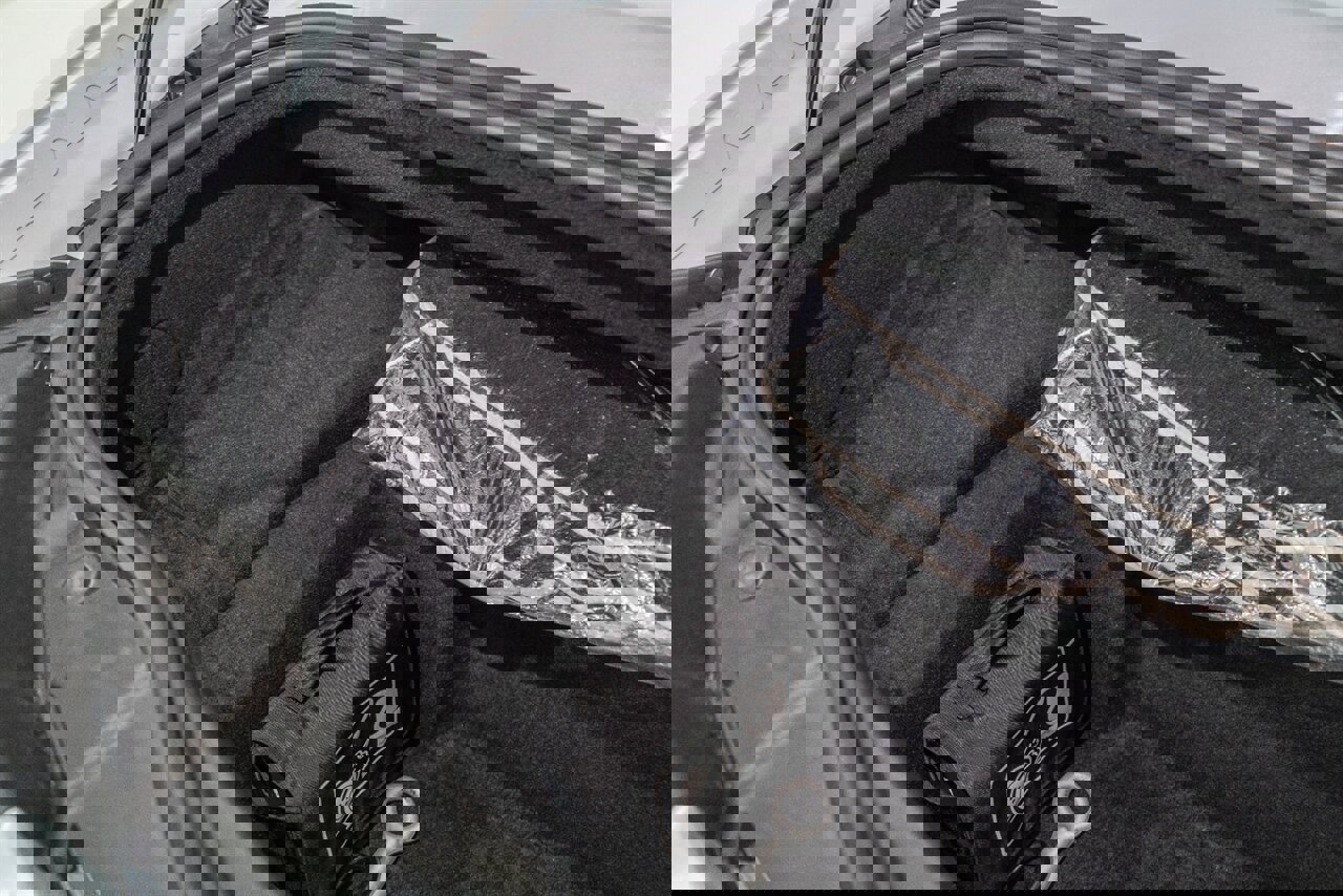 Used 2020 Jaguar F-TYPE SVR image 36