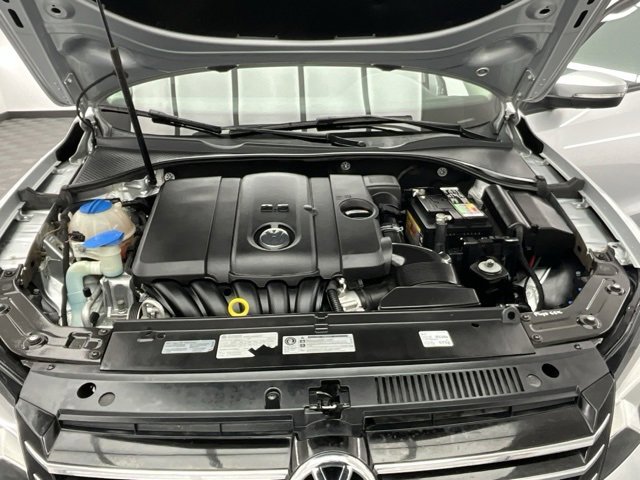 Used 2014 Volkswagen Passat Wolfsburg Edition image 28