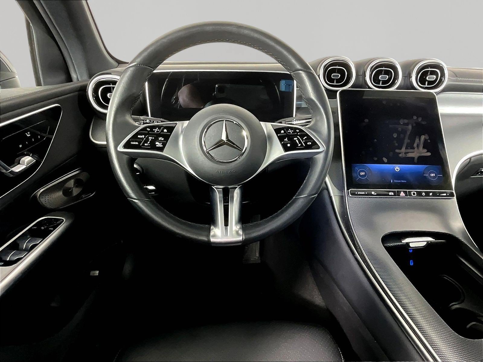 Used 2024 Mercedes-Benz GLC 300 4MATIC image 8