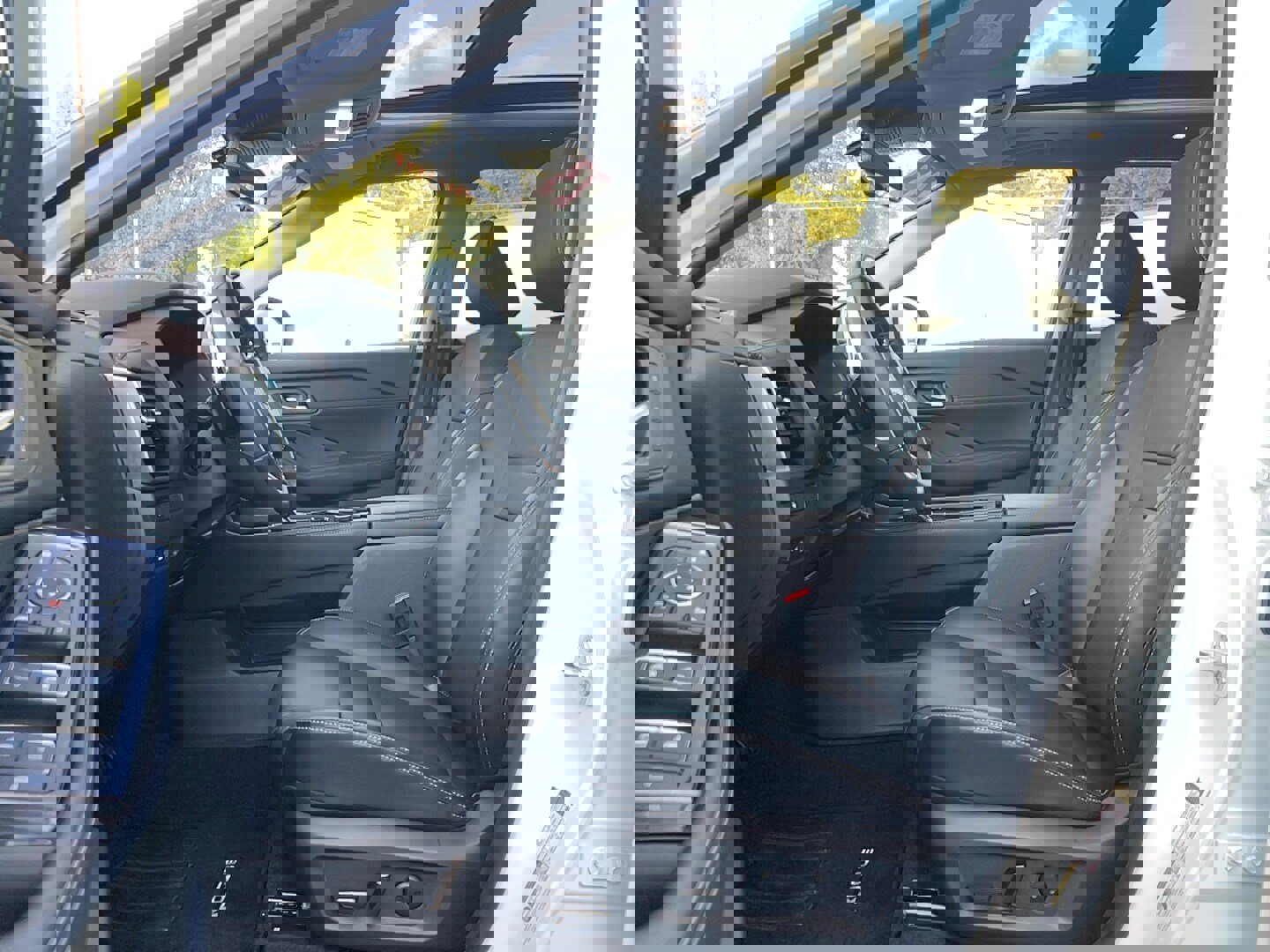 Used 2023 Nissan Rogue SL image 7