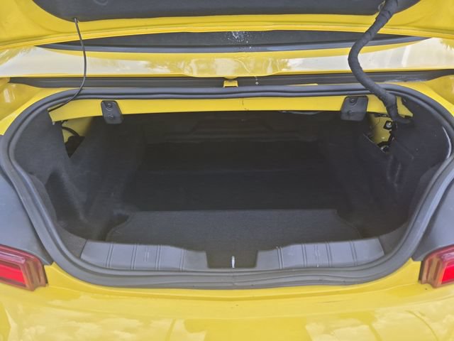 Used 2018 Chevrolet Camaro SS RWD image 23