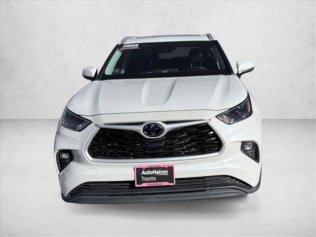 Used 2023 Toyota Highlander XLE image 2