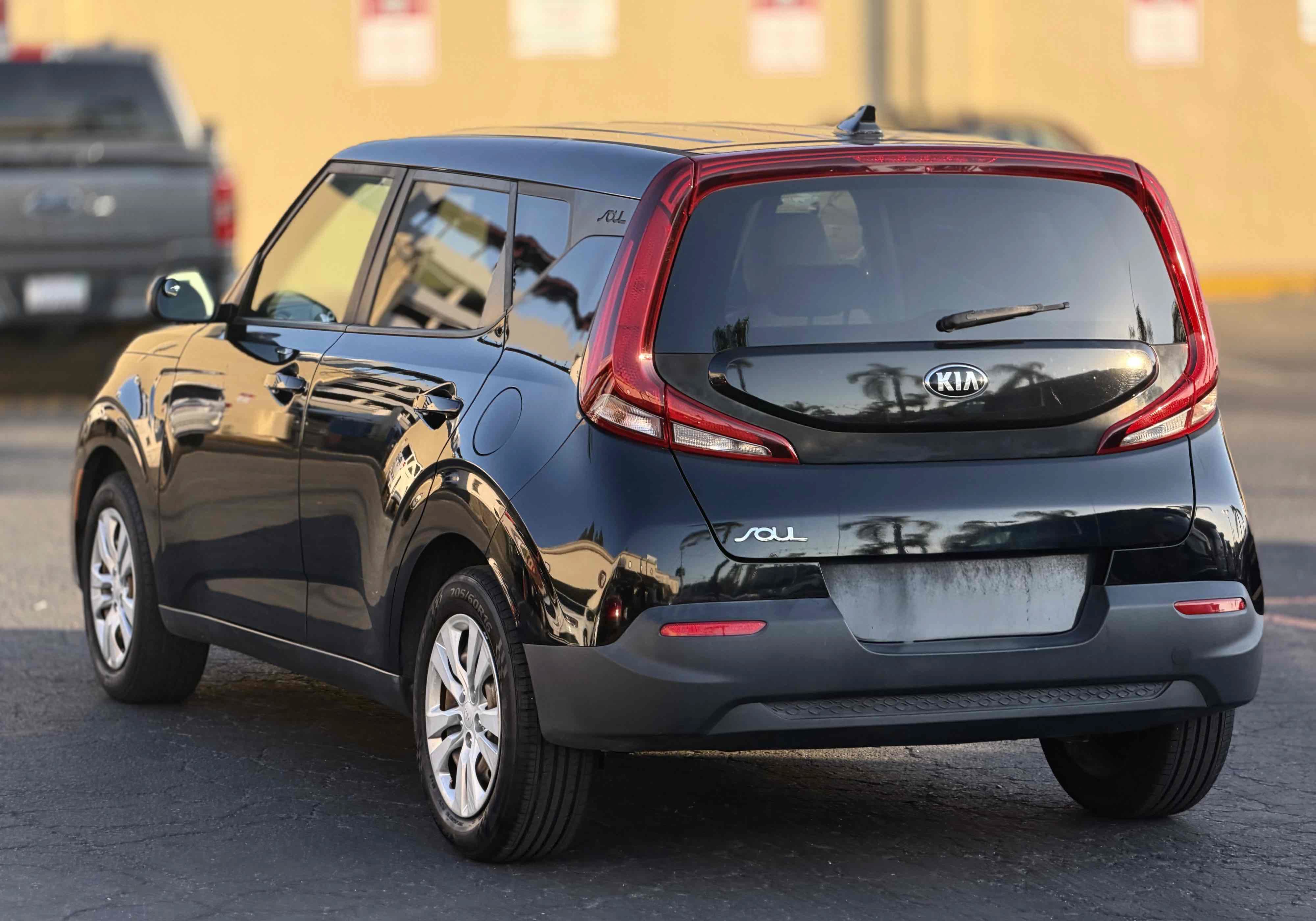 Used 2020 Kia Soul LX FWD image 7