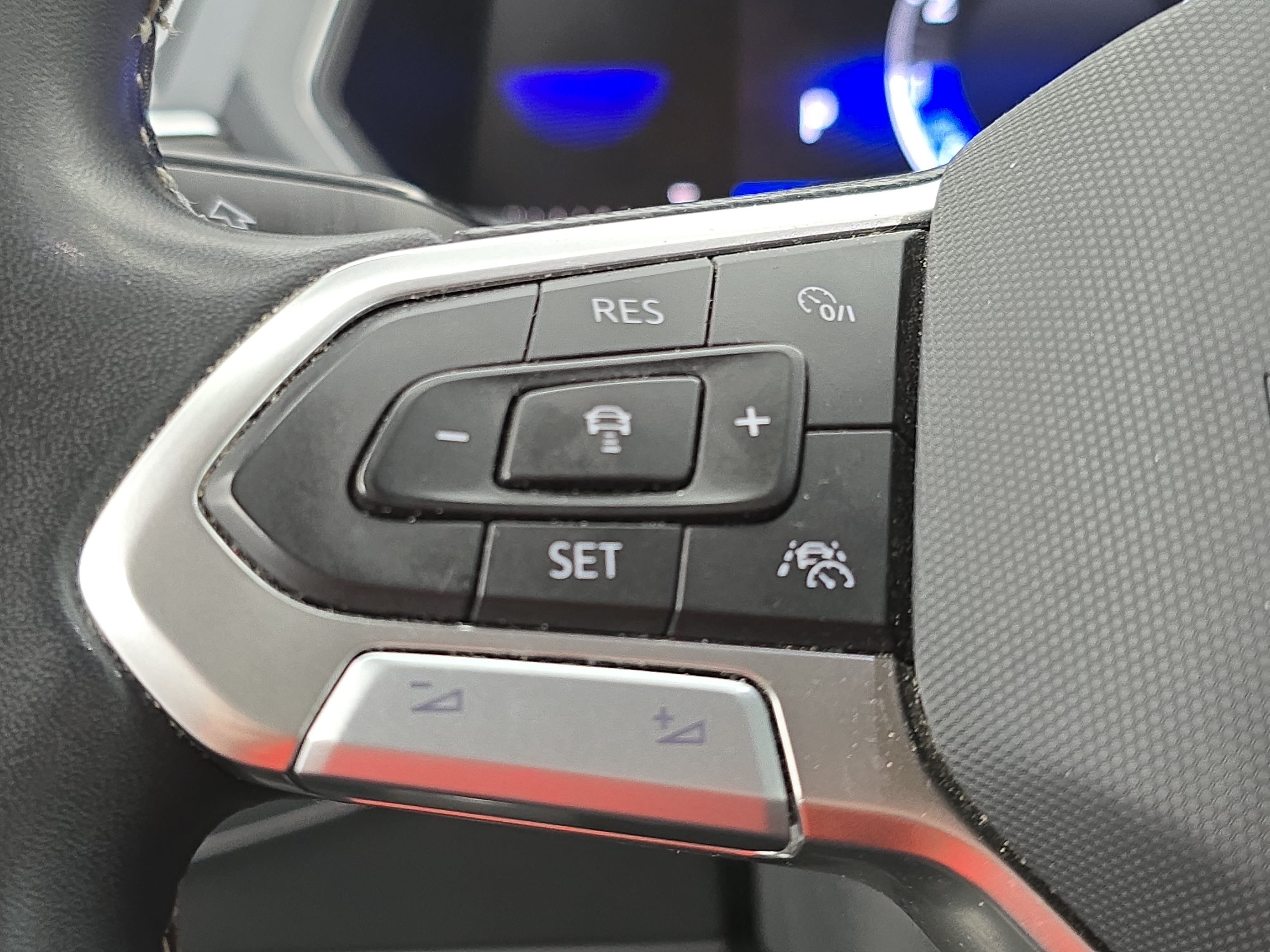 Used 2023 Volkswagen Tiguan SE FWD image 17