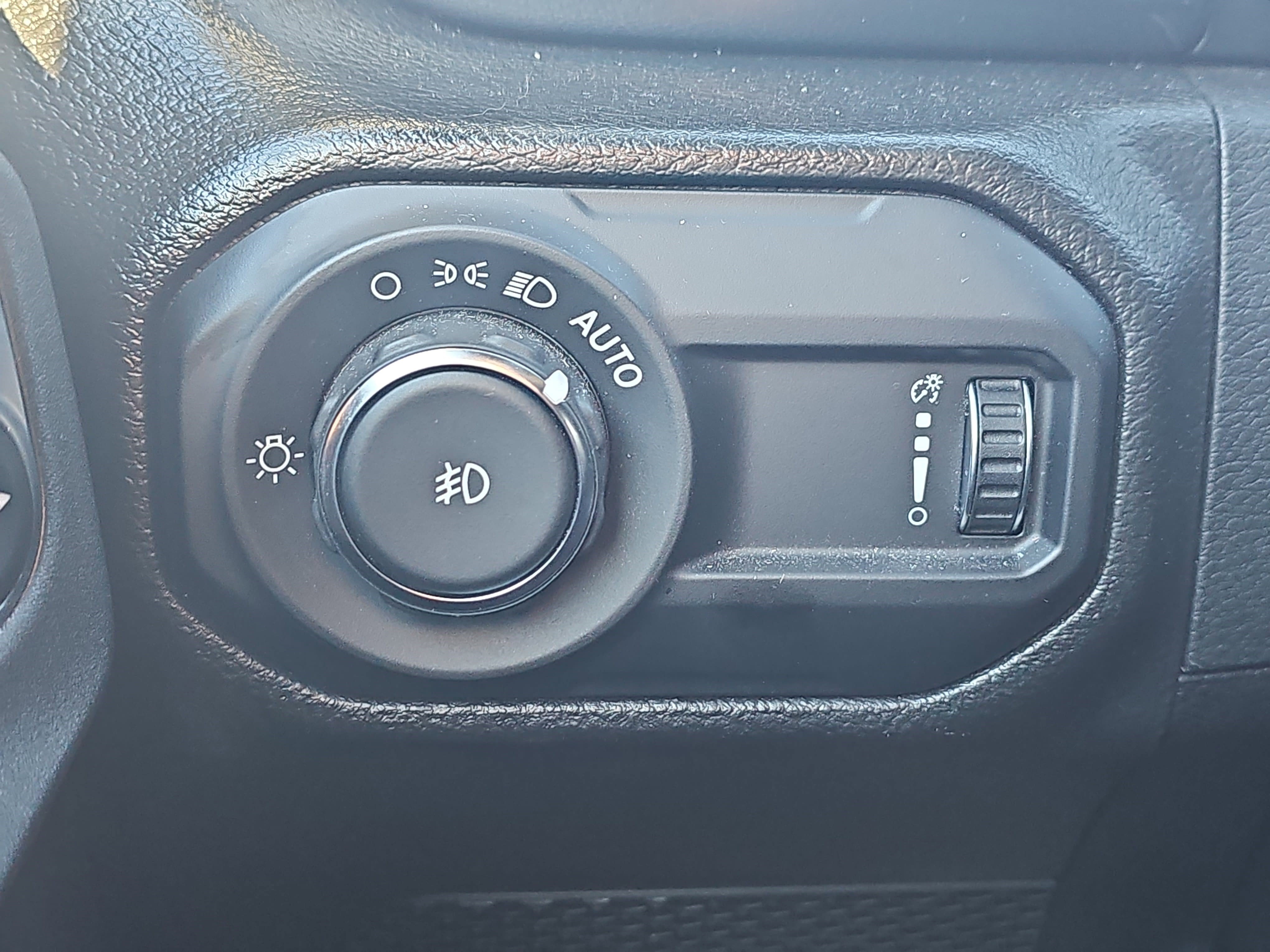 Used 2023 Jeep Wrangler Unlimited Sport image 26