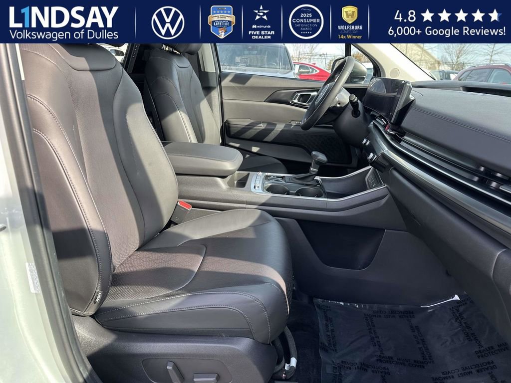 Used 2025 Kia Carnival SX image 11