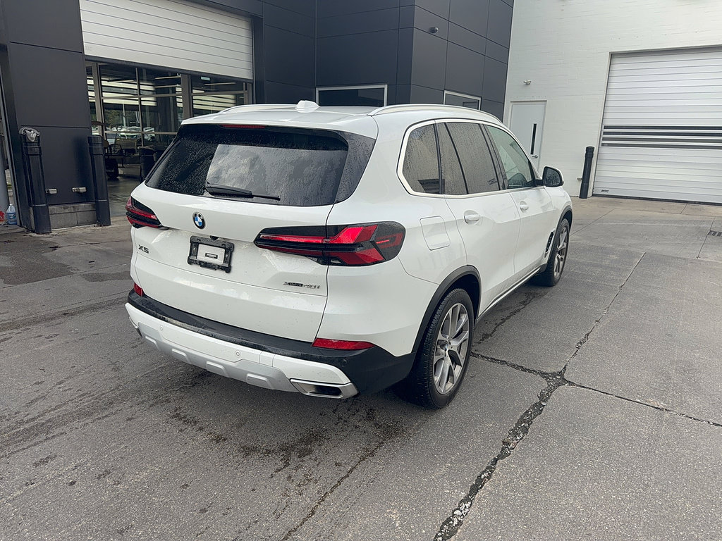 Used 2024 BMW X5 xDrive40i w/ Executive Package AWD/4WD image 3