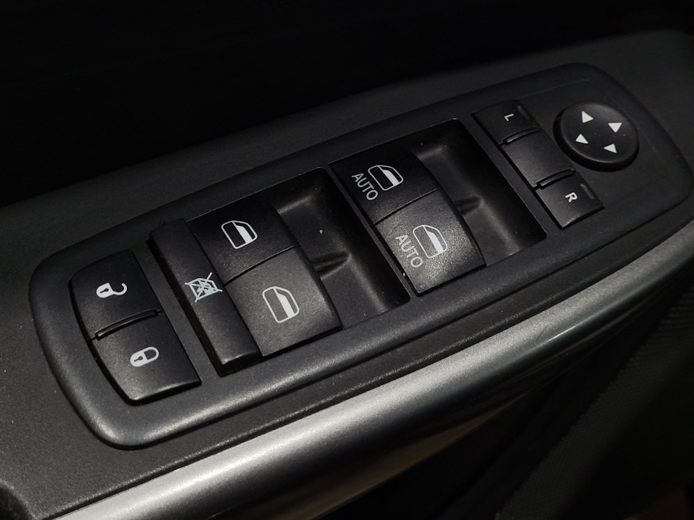 Used 2019 Jeep Cherokee Latitude Plus AWD/4WD image 27