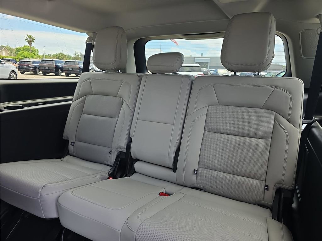 New 2026 Lincoln Navigator L Reserve AWD/4WD image 13