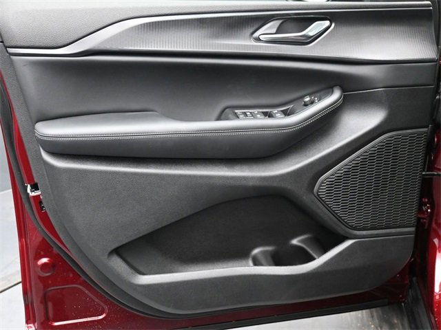 New 2025 Jeep Grand Cherokee Laredo image 11