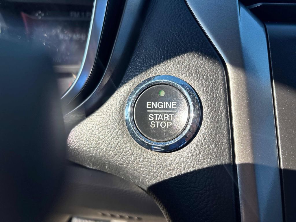 Used 2017 Ford Fusion SE w/ Fusion SE Technology Package image 19