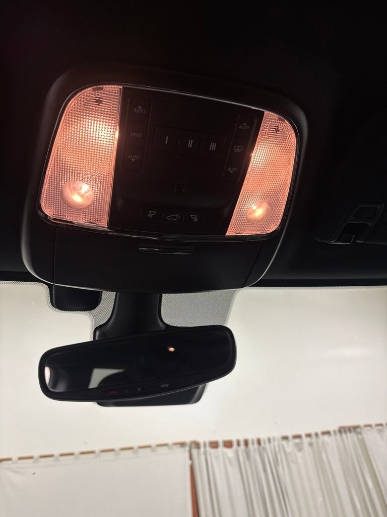 Used 2021 Jeep Grand Cherokee Trailhawk w/ Trailhawk Luxury Group AWD/4WD image 14