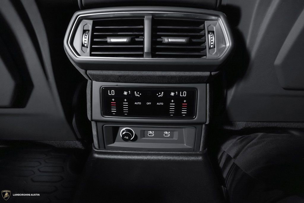 Used 2025 Lamborghini Urus SE image 40