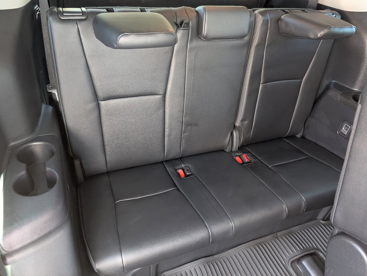 Used 2025 Toyota Highlander XLE image 6