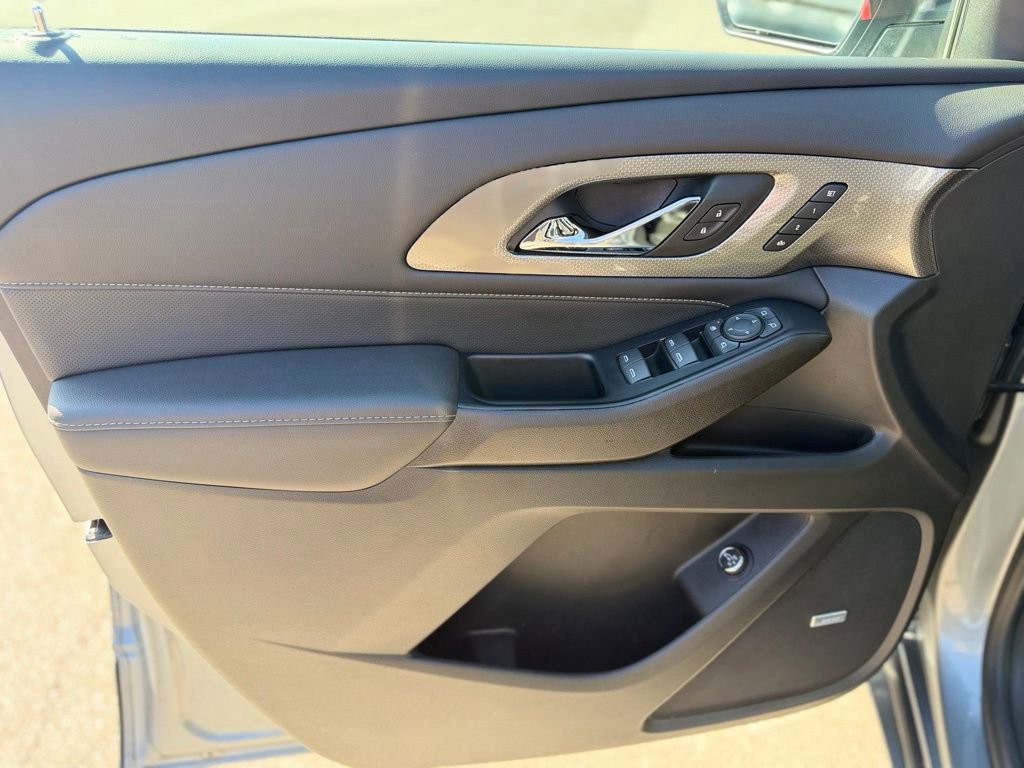 Used 2023 Chevrolet Traverse Premier image 11