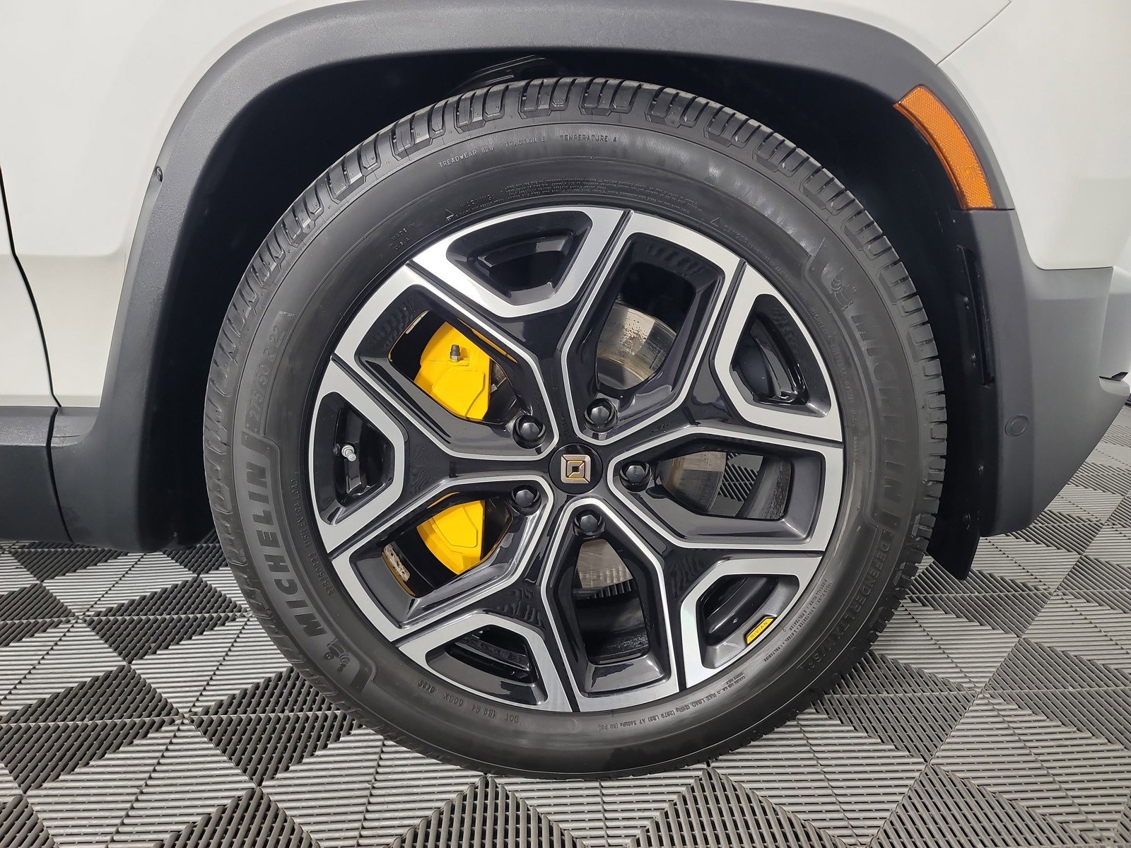 Used 2022 Rivian R1T Adventure image 11