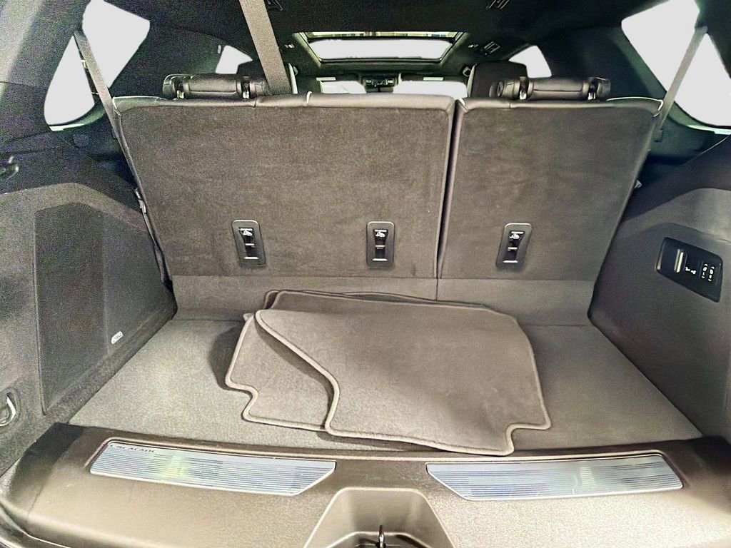 Used 2021 Cadillac Escalade Premium Luxury w/ Driver Assist Tech Package AWD/4WD image 27
