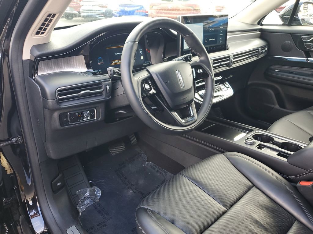 Used 2023 Lincoln Corsair Reserve image 16