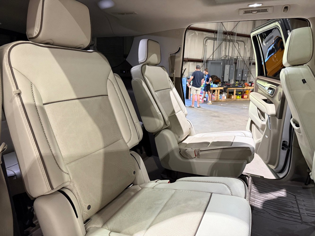 Used 2021 GMC Yukon XL Denali w/ Denali Premium Package image 25