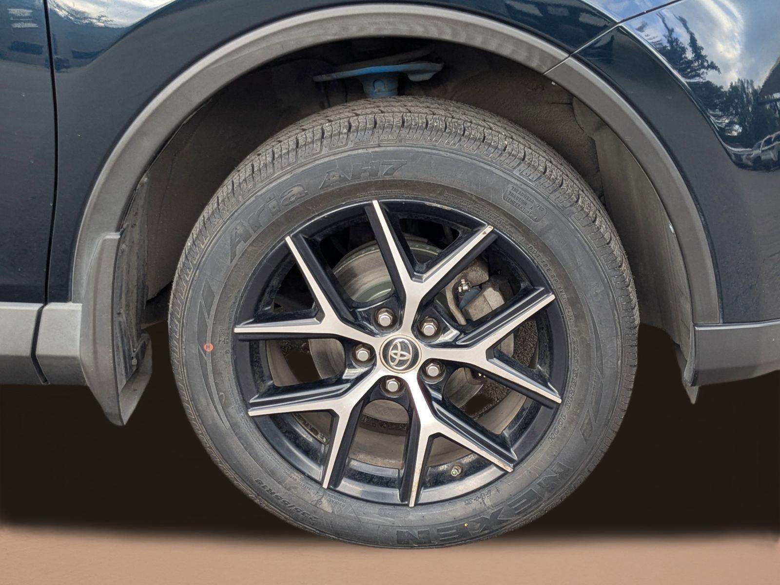 Used 2018 Toyota RAV4 SE w/ Power Extra Value Package FWD image 22