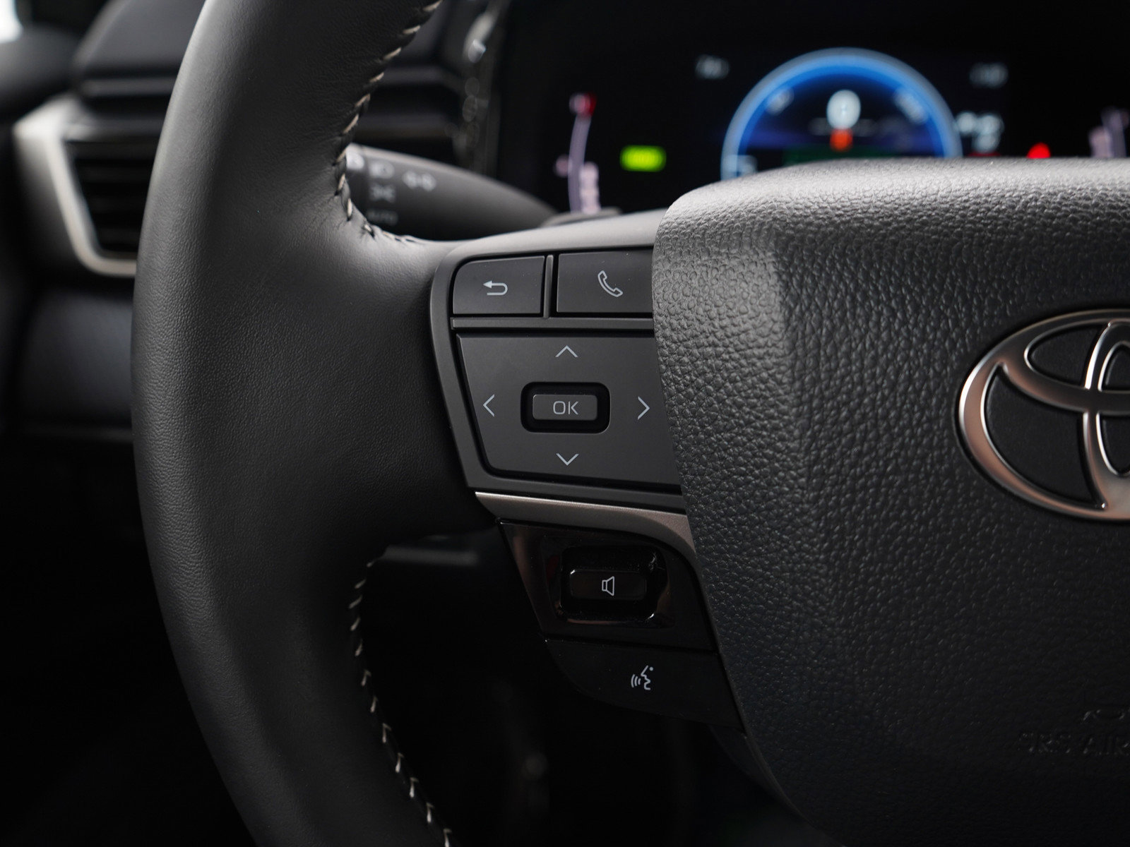 Used 2025 Toyota Camry SE FWD image 24