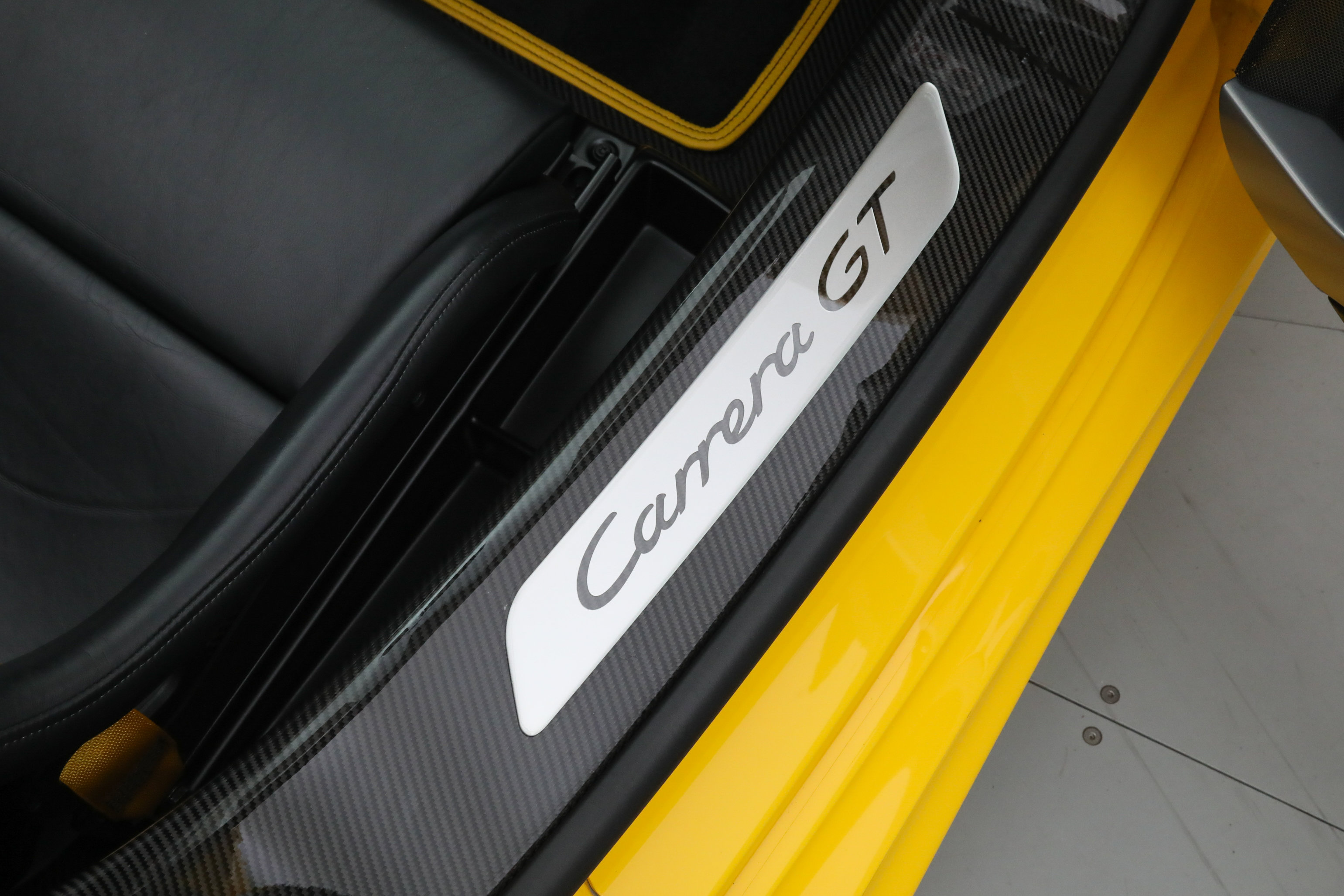 Used 2005 Porsche Carrera GT RWD image 24