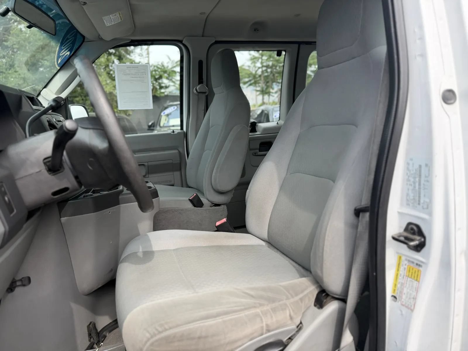 Used 2009 Ford E-350 and Econoline 350 XLT RWD image 14