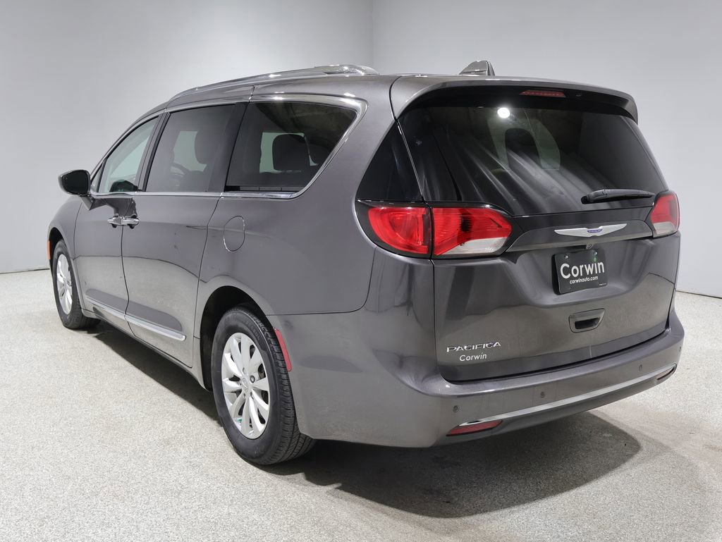 Used 2018 Chrysler Pacifica Touring-L Plus FWD image 6