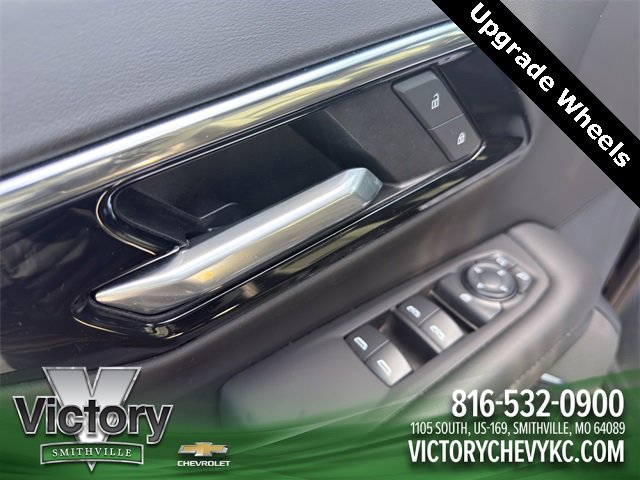 Used 2025 Chevrolet Suburban LS image 12